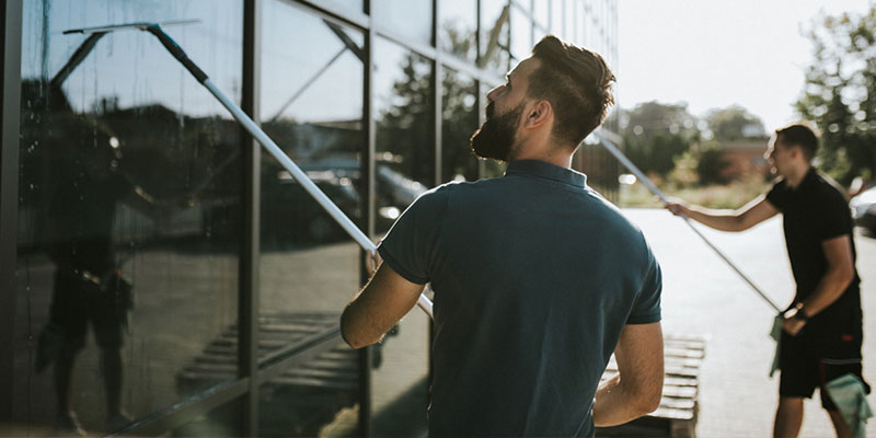 Three Reasons to Leave Commercial Window Cleaning to Professionals